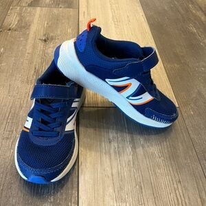 New Balance Boys 11.5 wide Sneaker
